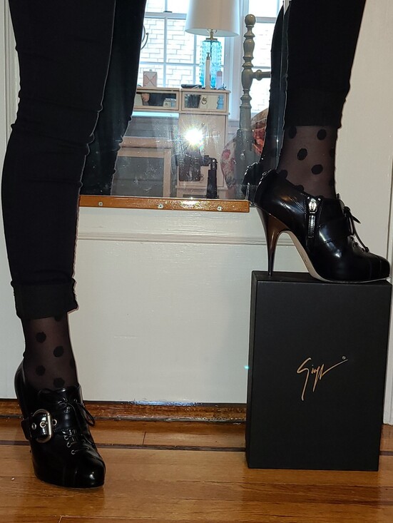 Giuseppe Zanotti Shoes - Vintage Giuseppe Zanotti Leather Booties - Black. EU37.5